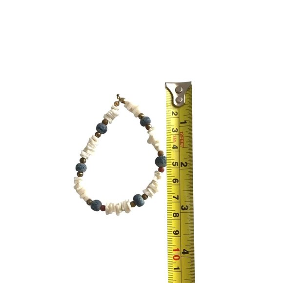 BEAUTIFUL WOMENS BEADED WHITE/BLUE WRIST BRACELET - Picture 3 of 3